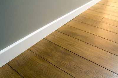 close-up-white-plastic-plinths-dark-wooden-oak-floor-parquet.jpg